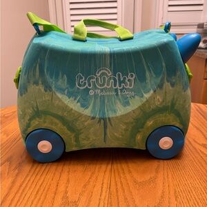 Melissa & Doug Trunki Ride-On Suitcase in Teal & Lime Green
